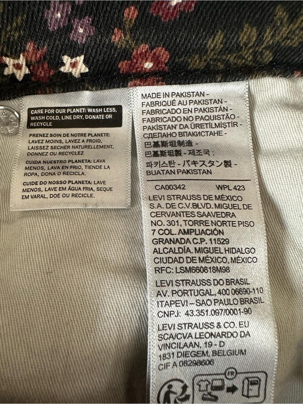 Levi's 314 Shaping Straight Black Floral Jeans. Size 31x30. NWT - Picture 13 of 15
